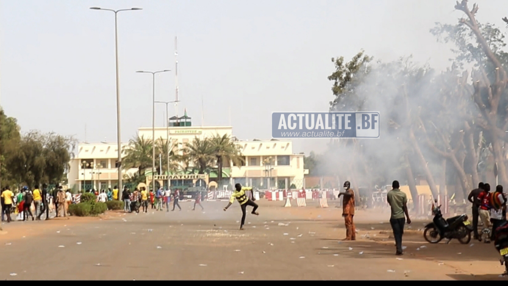 Ouagadougou : des manifestations dispersés au gaz lacrymogènes à l'ambassade de France