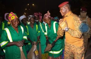 Le capitaine Traoré rencontre les femmes balayeuses de rue